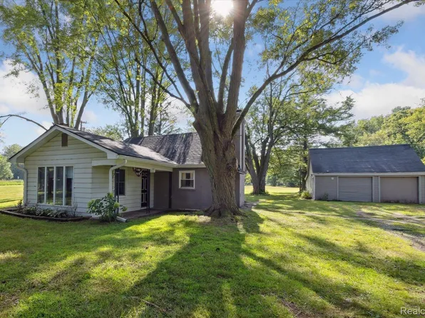 20830 Waltz Rd, New Boston, MI 48164
