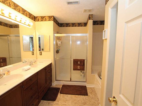 3rd image of 8606 Saratoga Way