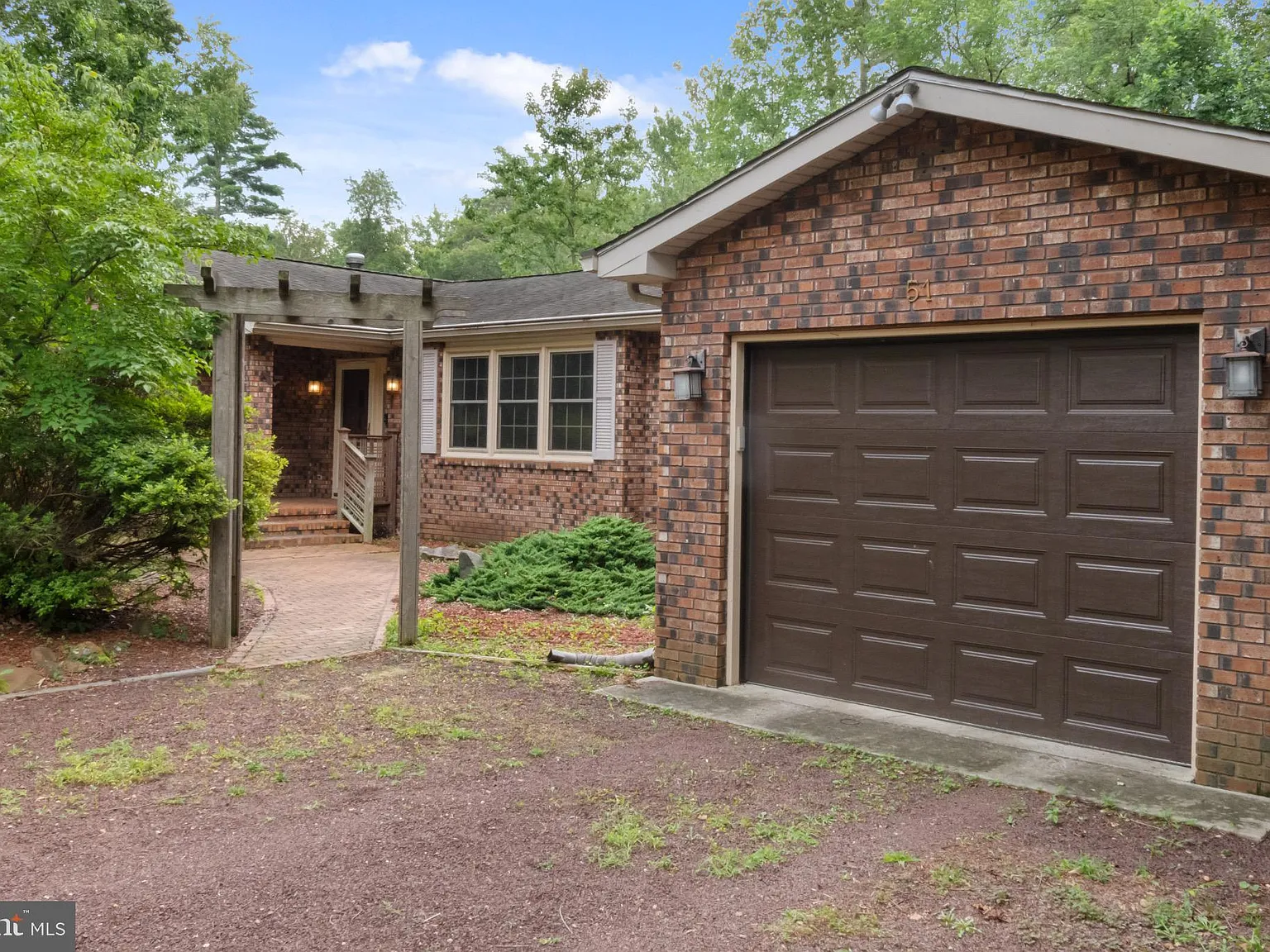 3 bed, 1837 sqft, $3,300 — Photo 2