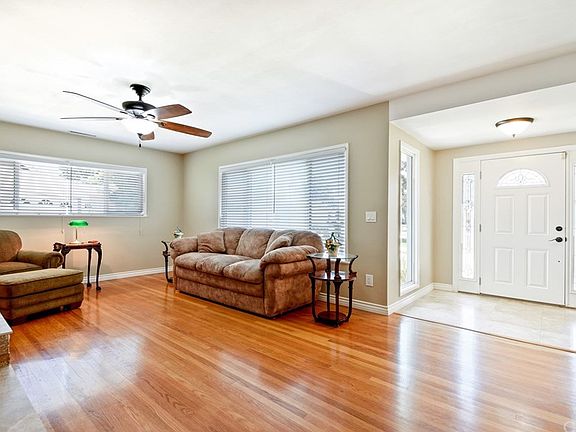 3rd image of 310 N Lillie Ave