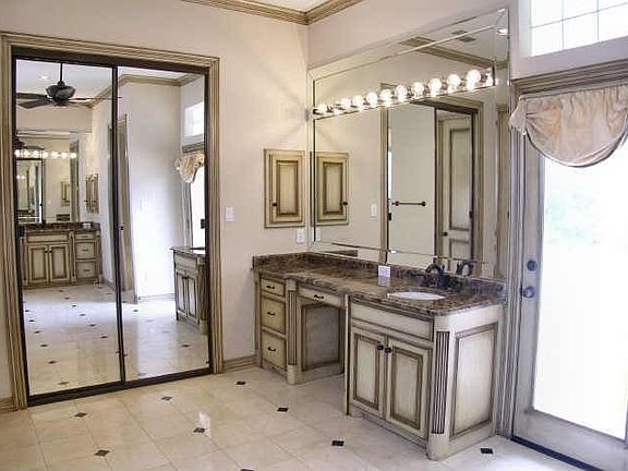 5th image of 5037 Charles Pl