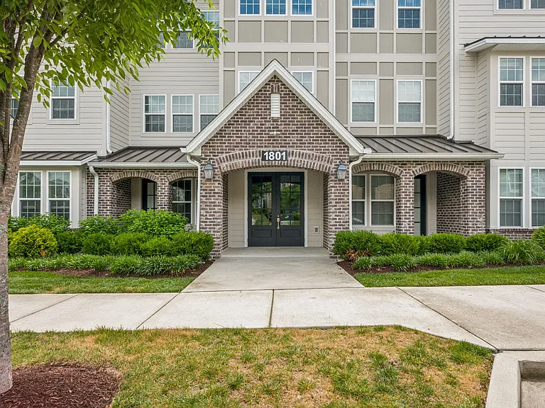1801 Shadow Green Dr #304 — Photo 1