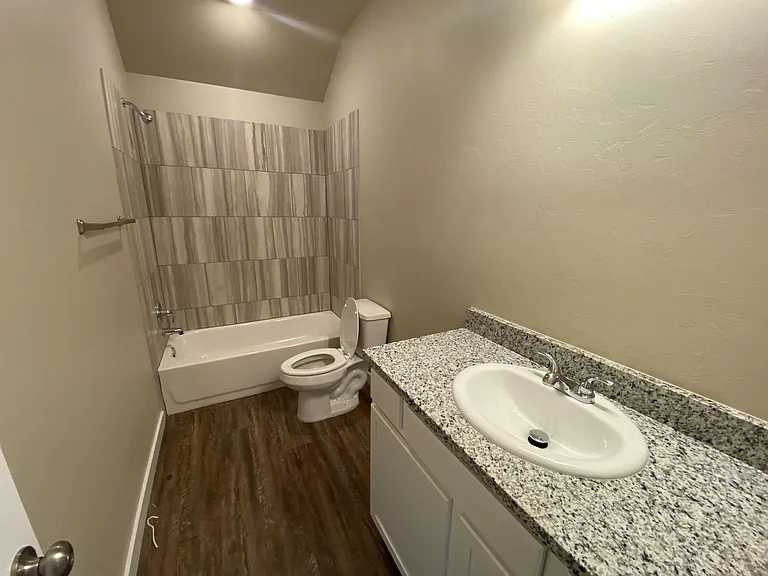 5202 Oakwood Villas Ct — Photo 6