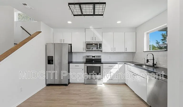 1198 Green Hill Dr — Photo 3