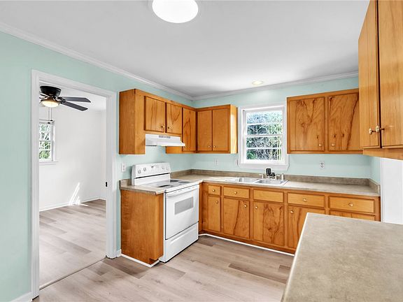 3rd image of 5 Bagwell Ave