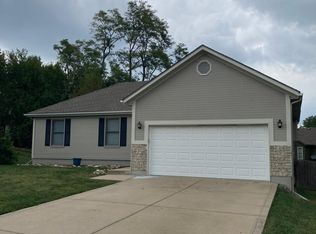 609 SE Mount Vernon Dr, Blue Springs, MO 64014