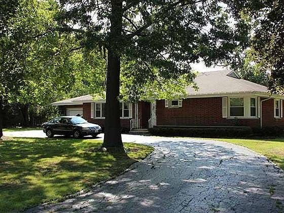 2nd image of 17W151 Oakdale Ln