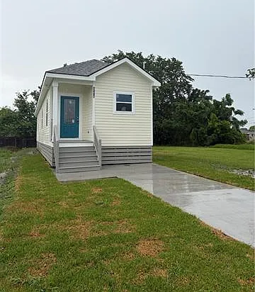 2407 Florence St — Photo 3