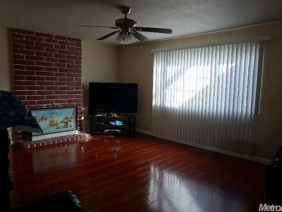 4th image of 10213 Country Way