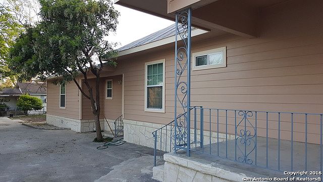 2nd image of 118 W Malone Ave