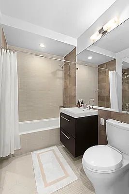5th image of 212 W 72nd St #7E