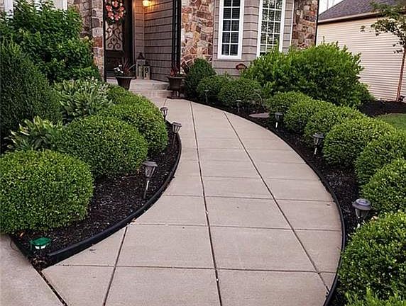 3rd image of 9622 Garden Walk N