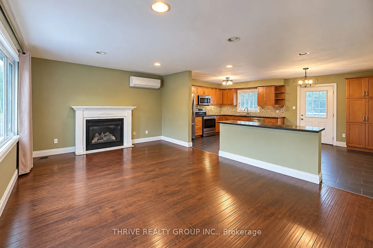 2 bed, $1,900 — Photo 4