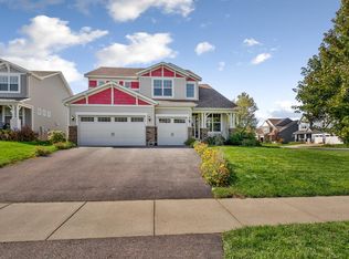 8104 Spring Lake Dr, Shakopee, MN 55379