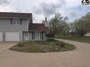 9805 E Snokomo Rd, Hutchinson, KS 67502