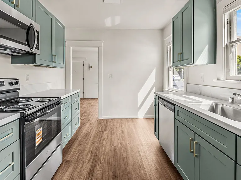915 Civic Center Dr — Photo 5
