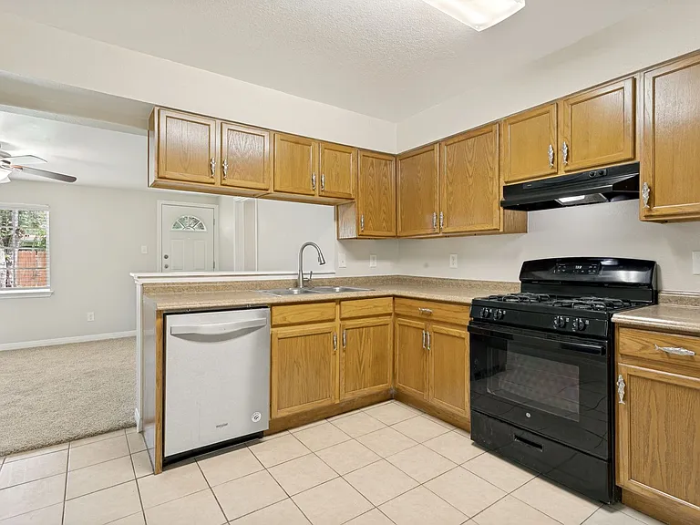 163 Antrim Dr — Photo 12