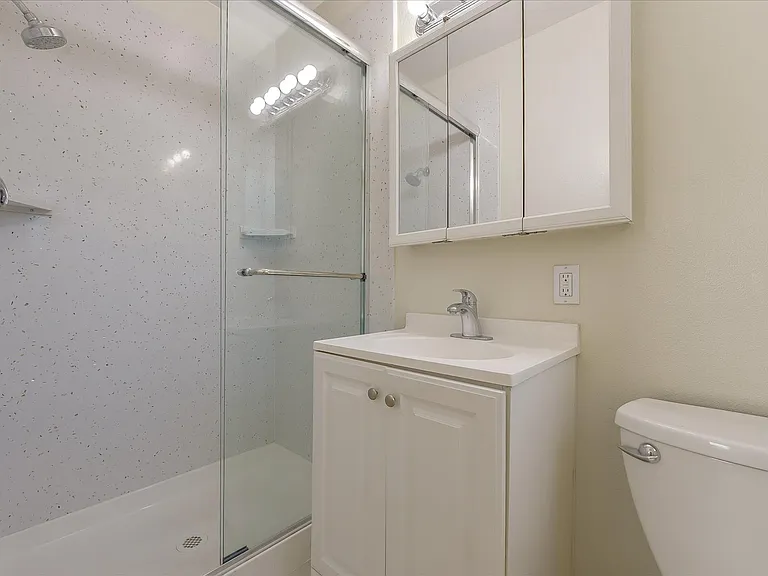 2448 Whitethorne Dr — Photo 25