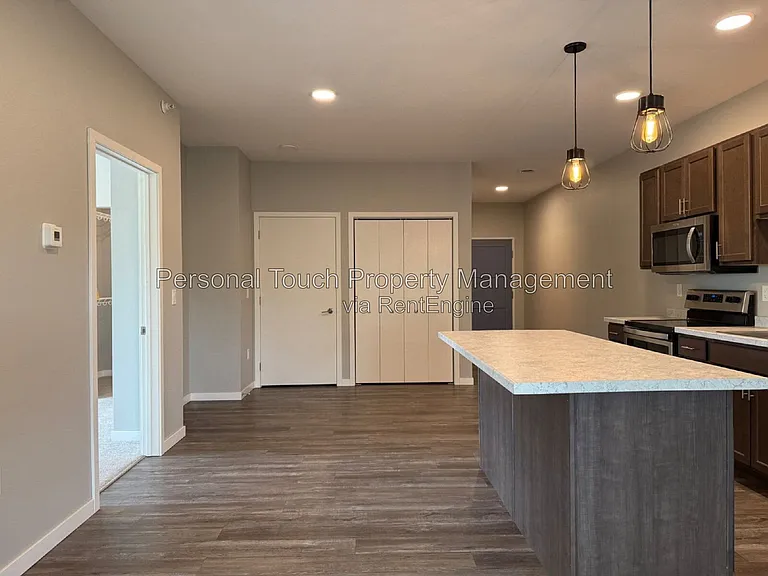 600 8th St S #302 — Photo 11