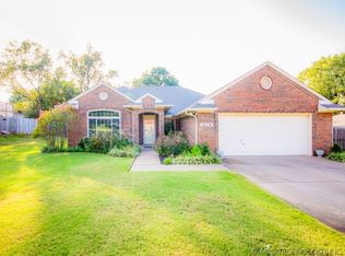 1016 Edgemoor Dr, Stillwater, OK 74074