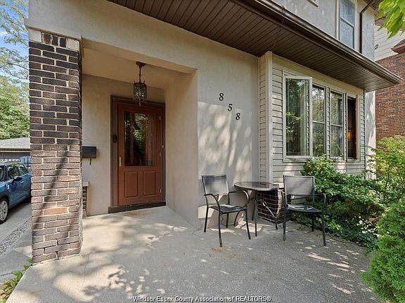 3rd image of 858 Chilver Rd