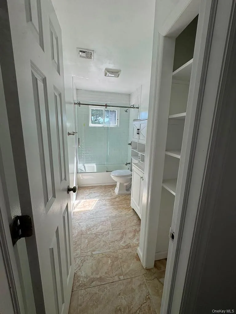 3 bed, 1.0 bath, 1883 sqft, $3,200 — Photo 3