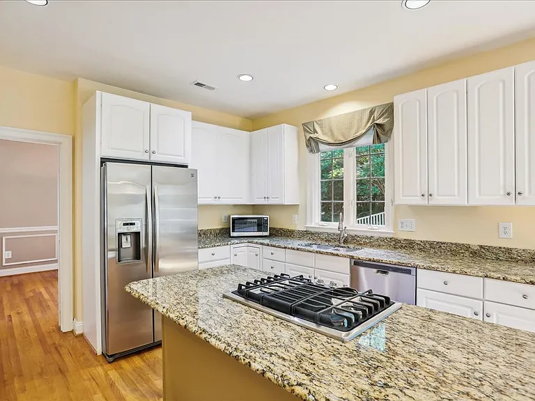 8931 Falls Farm Dr — Photo 10
