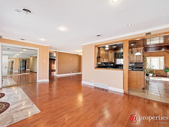 3rd image of 4401 W Estes Ave