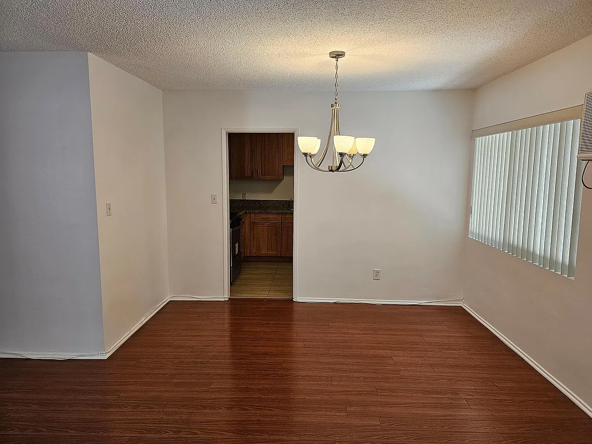 Building Photo - 525 N Flores St #2