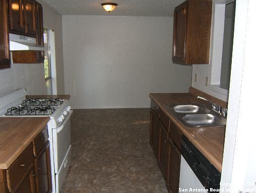5th image of 5606 APPLE CREEK ST