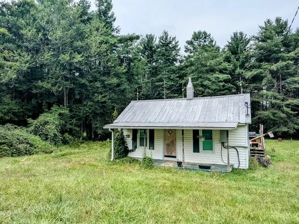 737 Agnes Ln NW, Willis, VA 24380