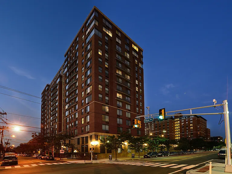 77 Park Avenue — Photo 15