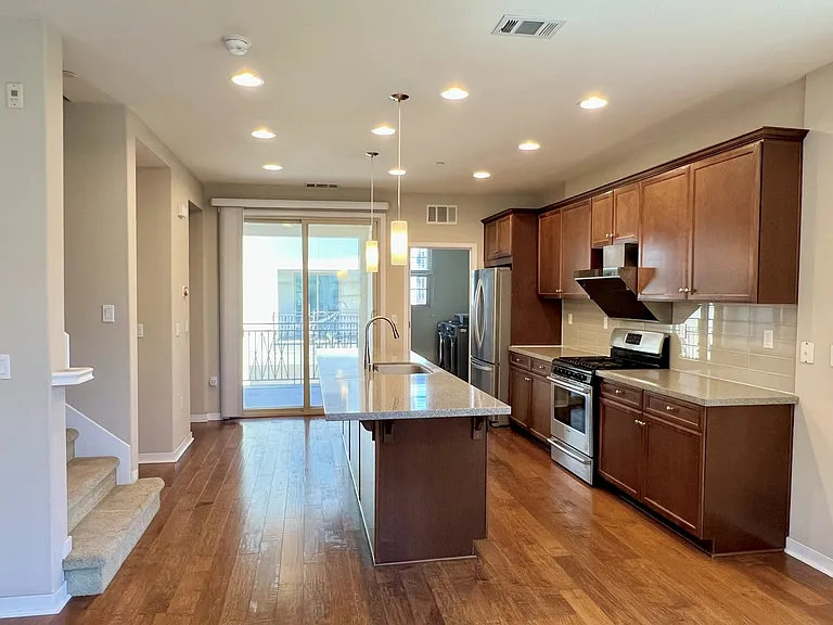 1060 Goldenstar Pl — Photo 5