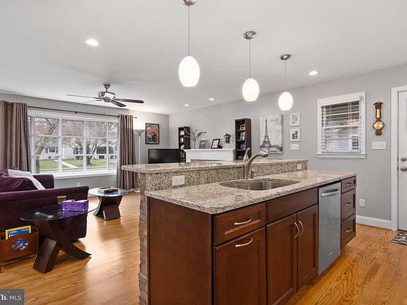 3rd image of 510 White Oak Dr