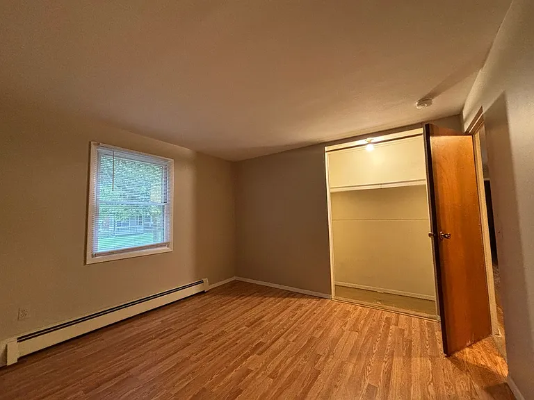 1868 Livingston Rd — Photo 15
