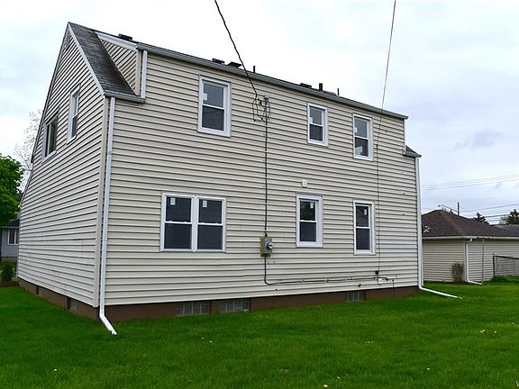 4th image of 18 Cunard Ave
