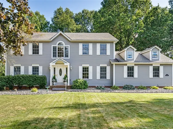 321 Hilltop Blvd, Canfield, OH 44406