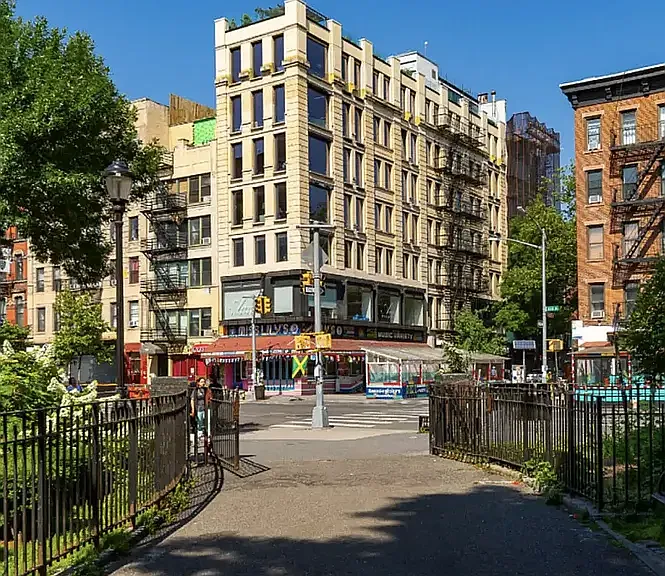 130 E 7th St #5 — Photo 1