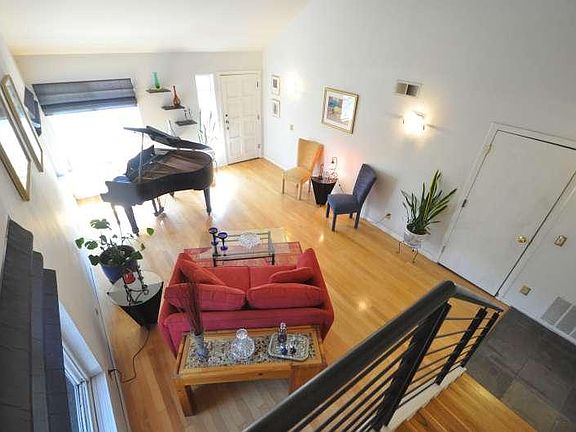 Living room 5
