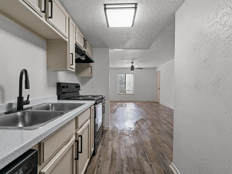 Little Creek Apartments — Photo 17