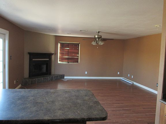 5th image of 594 E Patricia St