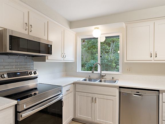 5th image of 2043 NE Ridgewood Drive