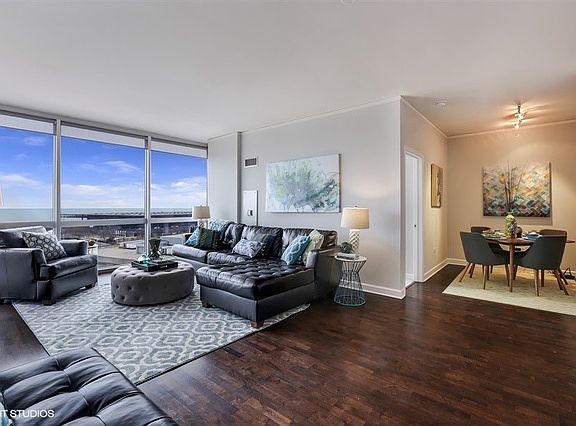 3rd image of 1901 S Calumet Ave #1302