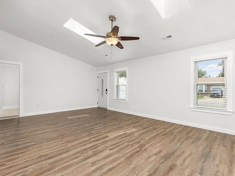 1465 Woodbridge Trl — Photo 9