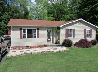 420 Cherry Hills Dr, Tazewell, VA 24651