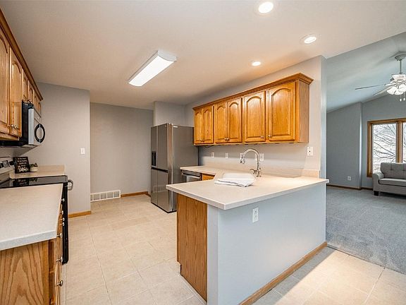 4th image of 803 Ashford Dr NE