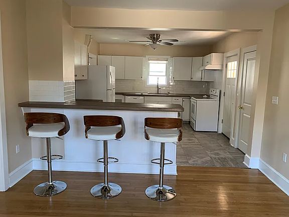 2nd image of 646 Beech St APT 1