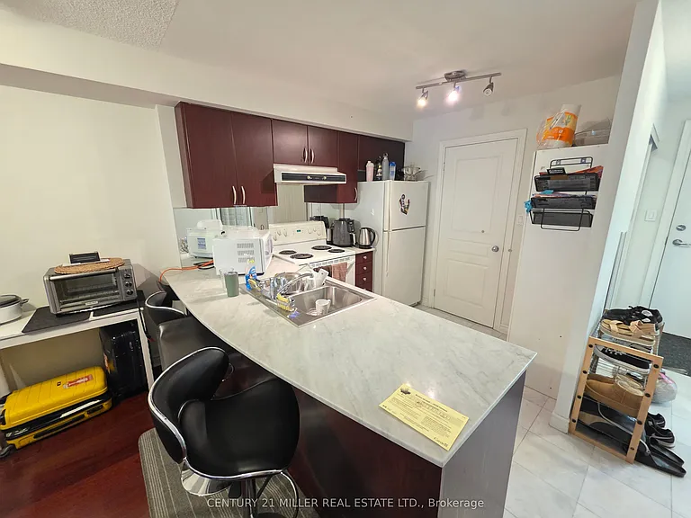 801 Bay St #202 — Photo 4