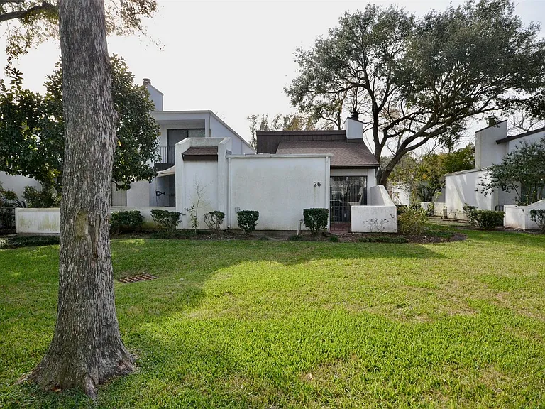 7655 S Braeswood Blvd #26 — Photo 28