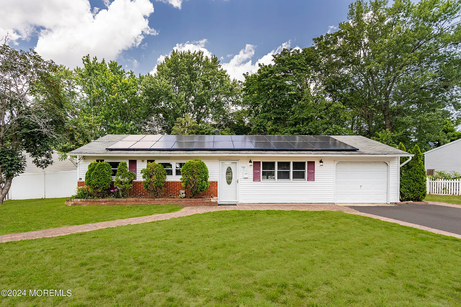 394 Applegate Ave photo 1
